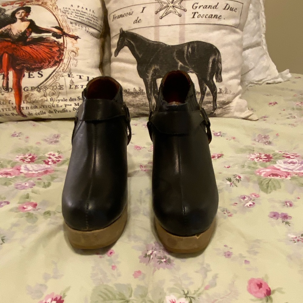 EUC Rachel Comey Ankle Booties with wooden heel.
